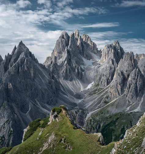 Spiky Peaks in the Dolomites / 500px Mountain Landscape Photography, The Dolomites, National Photography, Most Beautiful Beaches, Beautiful Mountains, Reference Photos, Mountain Range, Landscape Photographers, Mountain Landscape