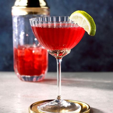 Pomegranate Cranberry Martini Crab Bites Recipe, Cranberry Martini, Pomegranate Vodka, Pomegranate Martini, Aperol Spritz Recipe, Baking Contest, Winning Recipes, Spritz Recipe, Puppy Chow Recipes