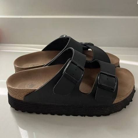 Platform Berkinstocks Outfit, Papillo Birkenstock Platform, Platform Birkenstock Sandals, Burcanstocks Shoes, Birkinstocks Sandals, Birkin Stocks Sandals, Burkin Stocks, Platform Birkenstock Outfit, Berken Stocks Shoes