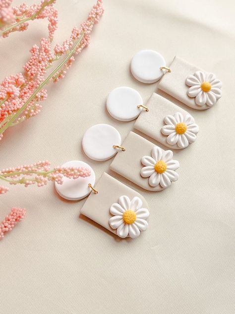 Spring Clay Earrings Ideas, Fimo Diy, Clay Accessories, Clay Inspo, Polymer Clay Flower Jewelry, Diy Earrings Polymer Clay, Polymer Clay Jewelry Tutorials, Handmade Clay Jewelry, Polymer Clay Diy