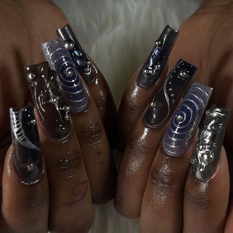 Sparkly Goth Nails, Corpse Nails Design, Emily Corpse Bride Nails, Aespa Core Nails, Corpse Bride Inspired Nails, Corpse Bride Nails Simple, Trad Goth Nails, Ahs Style Nails, Siren Nails Dark