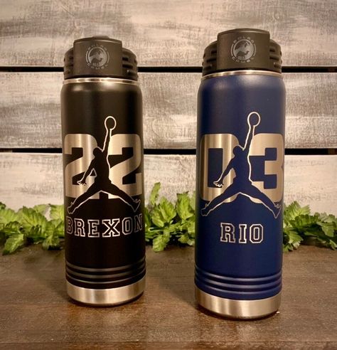 20oz Personalized Basketball Water Bottle Stainless Steel - Etsy Basketball Water Bottles, Football Water Bottles, Customised Water Bottles, Water Bottle Personalized, Daily Water Intake, Personalized Water Bottle, Personalized Basketball, Custom Water Bottle, Daily Water