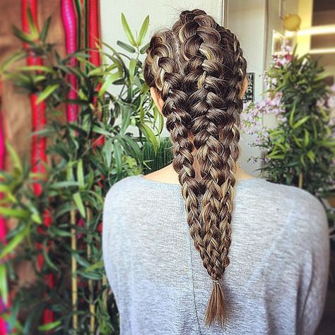 Need a new Summer braid idea? These braided hairstyles from Sarah Potempa are original and gorgeous! This three-part Dutch braid looks a lot more complicated than it is! It's easy, we promise. Dutch Braids Into Ponytail, Braids Into Ponytail, Inverted French Braid, Ponytail Braid, Hairstyles List, Individual Braids, Boxer Braids, Summer Braids, Dutch Braids