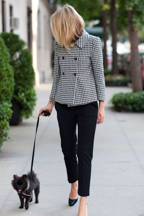 Preppy Style Outfits, Adrette Outfits, Gamine Style, Houndstooth Coat, Houndstooth Jacket, Estilo Preppy, Memorial Service, Looks Chic, Mode Vintage