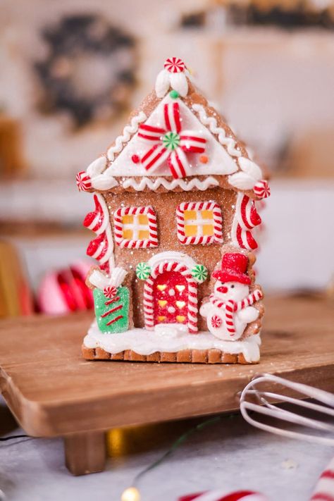 Gingerbread Christmas Decorations Diy, Gingerbread Kitchen Decorating Ideas, Gingerbread Christmas Decorations, Top Shelf Decor, Gingerbread Kitchen, Gingerbread House Ideas, Raz Imports, Colorful Houses, Stationary Shop