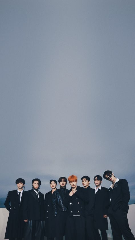 Cool Kpop Wallpapers, Pop Posters, 4 Wallpaper, Space Pirate, Eyeliner Looks, Silver Lights, New Love, Kpop Wallpaper, Golden Hour