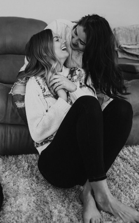 Lesbian Couple Photoshoot Poses, Lgbtq Couples, Home Engagement, Bff Photography, Sisters Photoshoot Poses, Sister Poses, Bff Poses, Sisters Photoshoot, Best Friend Photography