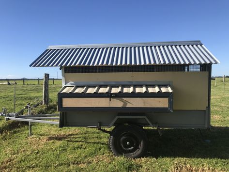 Trailer chicken coop made from a rusty old trailer bought at a farm clearing sale Truck Bed Chicken Coop, Mobile Chicken Coop Diy Tractors, Trailer Chicken Coop Ideas, Chicken Trailer Coop, Trailer Chicken Coop, Chicken Trailer, Egg Mobile, Harbor Freight Trailer, Chicken Coop Diy