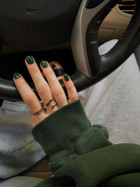 Hunter Green Nails Short, Dark Green Short Gel Nails, Dark Green Natural Nails, Forest Green Dip Nails, Dark Green Nail Inspo Short, Short Green Nails Gel, Green Manicure Short Nails, Green Basic Nails, Dark Green Nails Fall