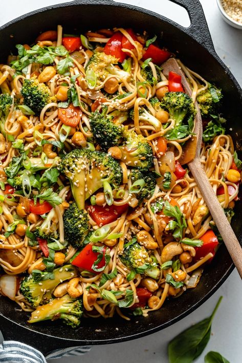 Easy Sesame Noodles, Vegan Stir Fry Noodles, Vegan Stirfry, Homemade Stir Fry Sauce, Homemade Stir Fry, Fry Noodles, Vegetarian Stir Fry, Main Recipes, Vegan Stir Fry