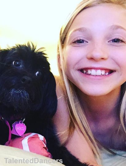 #RumfalloBrynn got a new puppy! Her name is Lucy! Brynn Rumfallo Dance Moms, Brynn Dance Moms, Dance Moms Season 6, Brynn Rumfallo, Dance Moms Season, Dance Moms Moments, Dance Moms Pictures, Drama Free, Dance Studio