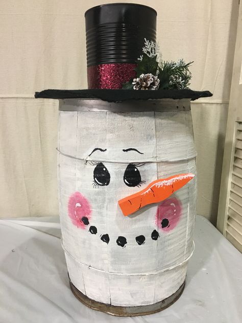 Barrel Decor, Diy Snowman, Garden Christmas, Snowman Painting, Whiskey Barrel, Christmas Wonderland, Homemade Crafts, Unique Diy, Holiday Diy