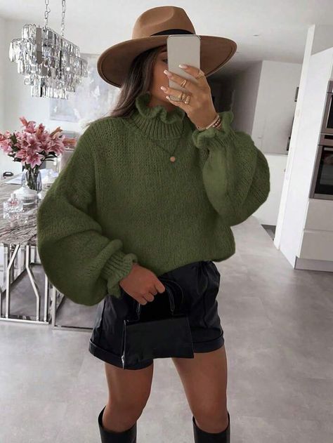 Hunter Green Sweater Outfit, Emerald Green Outfits, Emerald Green Outfit, Green Sweater Outfit, Plus Size Fashionista, Sweater Outfit, Green Outfit, Green Sweater, Hunter Green