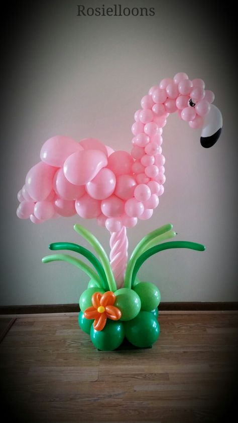 Flamingo Balloon Arch, Luau Balloons, Balloon Flamingo, Tropical Balloons, Balloon Topiary, Luau Party Food, Flamingle Party, Flamingo Balloons, Pink Flamingo Party