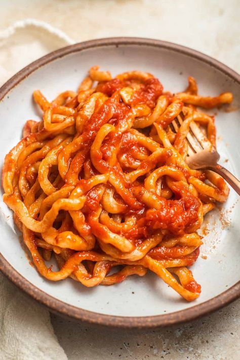 Tomato Garlic Sauce, Pici Pasta, Traditional Italian Dishes, Classic Italian Dishes, Pasta Plates, Pasta Shapes, European Food, Cooking Inspiration, Garlic Sauce