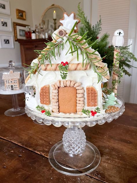 gingerbread season Easy Gingerbread House, Gingerbread House Ideas, Easy Gingerbread, Gingerbread House Parties, Make A Gingerbread House, Gingerbread House Designs, Hazelnut Cookies, Gingerbread Party, House Parties