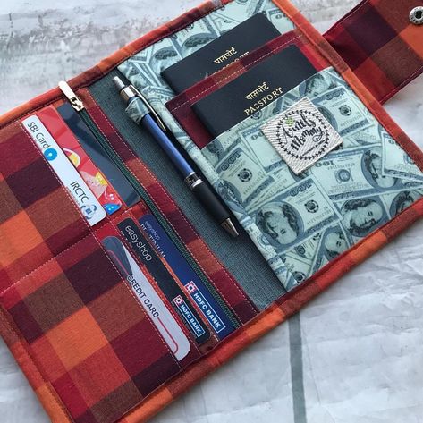 Love this travel wallet @arnelsmommy shared in her Instagram #bestsellers Passport Holder Pattern, Wallet Pattern Free, Travel Wallet Passport, Travel Wallet Organizer, Wallet Sewing Pattern, Sew Wallet, Scrapbooking Set, Diy Wallet, Simple Tote