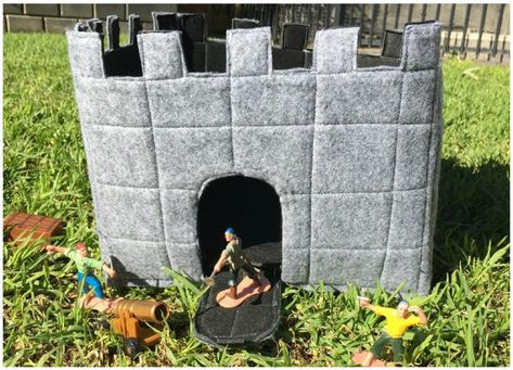 How to Make a Felt Castle - Mumslounge Felt Castle, Felt Boards, Lego Knights, Felted Crochet, Felt Board, Pack Up, Peg Dolls, Garden Tote, Little Princess