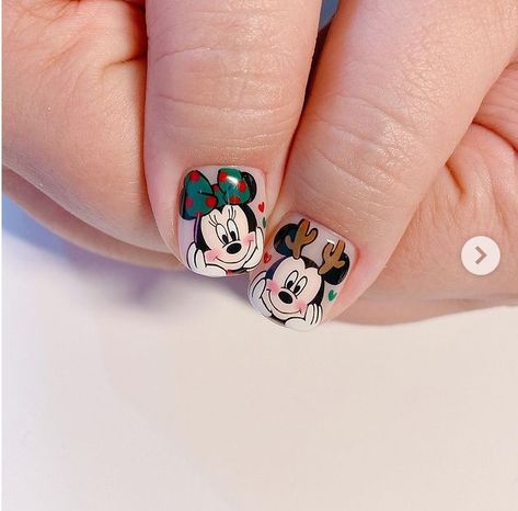 Mickey And Minnie Christmas Nails, Christmas Nails Mickey Mouse, Minnie Christmas Nails, Mickey Christmas Nails, Mickey Mouse Christmas Nails, Disney Holiday Nails, Disney Christmas Nails Design, Christmas Disney Nails, Mickey Nail