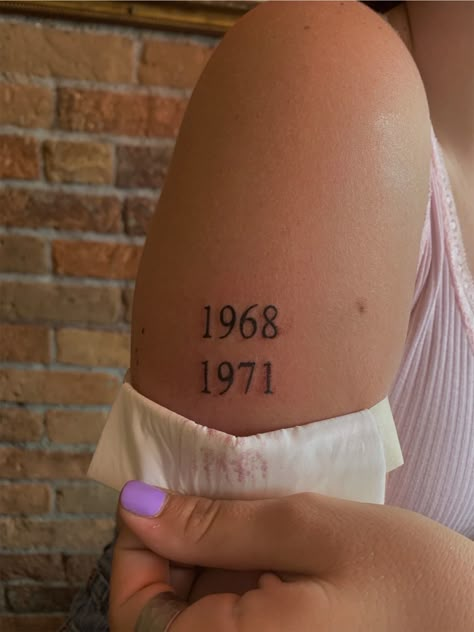 Parents birth years tattooed Parents Birth Date Tattoo Ideas, Birth Year Tattoo Shoulder, Parents Dates Tattoo, North Year Tattoo, Tattoos Year Of Birth, Tattoo Ideas About Parents, Parents Year Of Birth Tattoo, Tattoos To Get For Parents, Parents Birth Years Tattoo