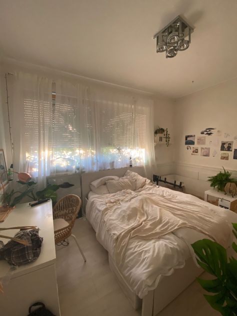 White Bedroom Aesthetic Plants, Soft Core Bedroom Ideas, Soft Core Bedroom, White Clean Bedroom, Soft Core Room, White Room With Plants, Sandy Bedroom, Clean White Room, Speakeasy Basement Ideas