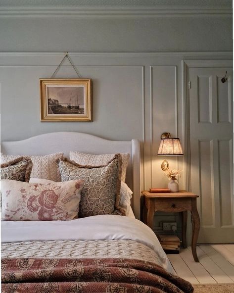 Old English Bedroom, Farrow And Ball Bedroom, Olive Green Bedrooms, Taupe Bedroom, Victorian Bedroom, Bed Bedding, Cottage Bedroom, Traditional Bedroom, Tiny Bedroom