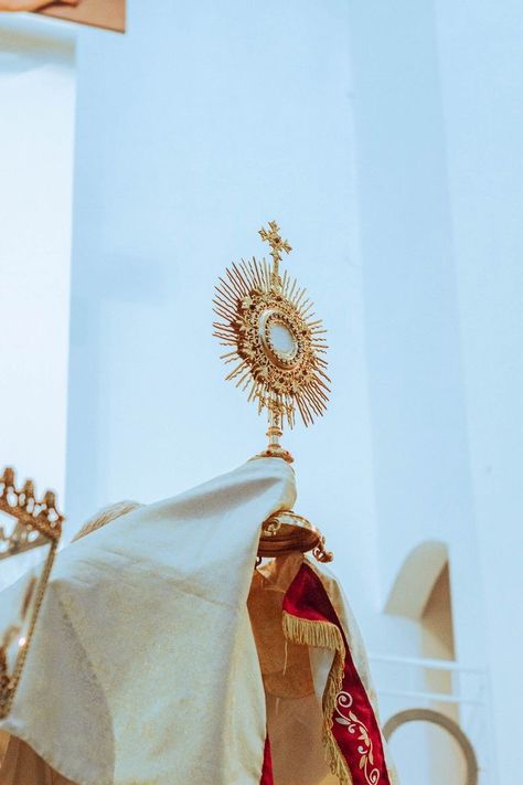 Eucharistic Adoration Wallpaper, Catolico Aesthetic, Mexican Catholic Aesthetic, Catholic Wallpaper Aesthetic, Catholic Core Aesthetic, Monstrance Catholic, Catholic Adoration, Wallpaper Catolico, Adoration Catholic