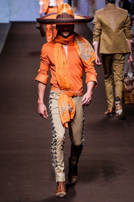 etro men runway | RUNWAY REPORT.....Milan Menswear Fashion Week Spring 2014: Etro, Gucci ... Fashion Runway Show, Mexican Fashion, Mexican Outfit, Mens Spring Fashion, Mens Fashion Week, Menswear Fashion, Spring Summer 2014, Vogue Paris, Summer 2014