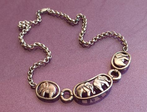 Elephant pendant necklace