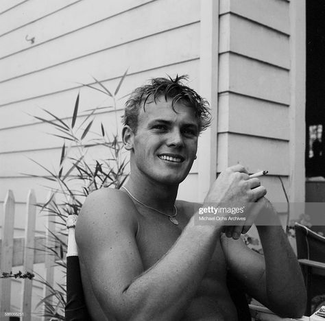 Google Image Result for https://media.gettyimages.com/photos/actor-tab-hunter-poses-at-home-in-los-angeles-california-picture-id586055251 Tab Hunter, 50s Retro, Magic School Bus, Retro Vintage Style, Fashion Quotes, The Martian, Quote Aesthetic, Old Hollywood, Movie Stars