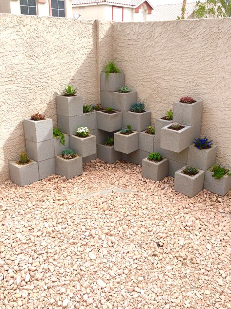 Home Made Planters Diy Garden Ideas, Block Planters Ideas, Patio Focal Point Ideas, Garden Planter Ideas Diy, Cinderblock Planters Ideas, Homemade Planters, Cinderblock Planter, Succulent Wall Garden, Diy Garden Decor Projects