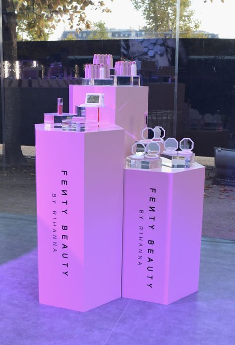 RIHANNA’S FENTY BEAUTY & SEPHORA FRANCE LAUNCH PARTY Fenty Launch Party, Lorvae Launch Party, Fenty Beauty Launch Party, Hair Launch Party Ideas, Beauty Launch Party, Skincare Launch Party, Makeup Event Ideas, Beauty Product Launch Event, Luxury Brand Activation Ideas