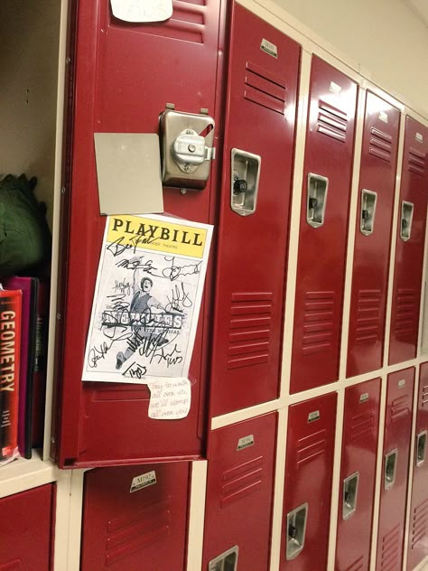 My locker :) Red Lockers Aesthetic, School Lockers Aesthetic, Locker Pictures, Locker Aesthetic, High School Lockers, Locker Designs, Vintage Lockers, School Locker, School Hallways