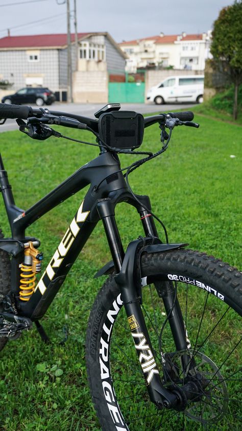 Trek Slash 29 9.8 (2020) - fmateus_09's Bike Check - Vital MTB Trek Mtb, Cross Country Bike, Fantasy League, Downhill Bike, Check Tops, Full Face Helmets, Bike Trails, Bike Shop, Mountain Bike