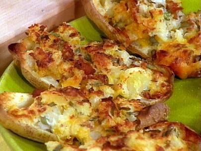 Double Stuffed Potatoes with The Works Double Stuffed Baked Potatoes, Best Potatoes For Baking, Double Stuffed Potatoes, Stuffed Potatoes, Stuffed Baked Potatoes, Potatoes In Oven, Baked Potato Recipes, Football Party Food, Twice Baked