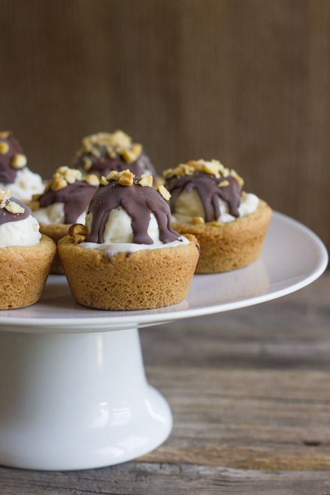 These Ice Cream Sundae Cookie Cups are the perfect little summertime treat! Cookie Cups Recipe, Bite Size Cookies, Ice Cream Treats, Cookie Cups, Ice Cream Cookies, Cream Desserts, Ice Cream Desserts, Desserts To Make, Easy Appetizer Recipes