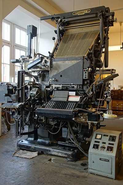 Linotype Machine, Steam Engine Model, Casting Machine, Leipzig Germany, Newspaper Printing, Computer Room, Steampunk Accessories, Old Tools, Alcohol Ink Art