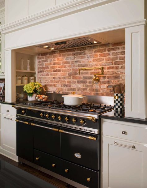 Family Farmhouse-IBB Design Fine Furnishings-11-1 Kindesign Farmhouse Oven, Dwell Kitchen, Ibb Design, Texas Houses, Texas Kitchen, Family Farmhouse, Houses Interior, Decoration Aesthetic, Kitchen Backsplash Designs