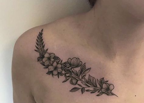 Cat Tattoo Shoulder, Collarbone Cover Up Tattoos For Women, Dainty Flower Collar Bone Tattoo, Collarbone Cover Up Tattoo, Tattoo Cover Up Ideas For Women Chest, Collar Bone Tattoo Cover Up, Collar Bone Cover Up Tattoo, Color Bone Tattoos For Women, Floral Collar Bone Tattoo