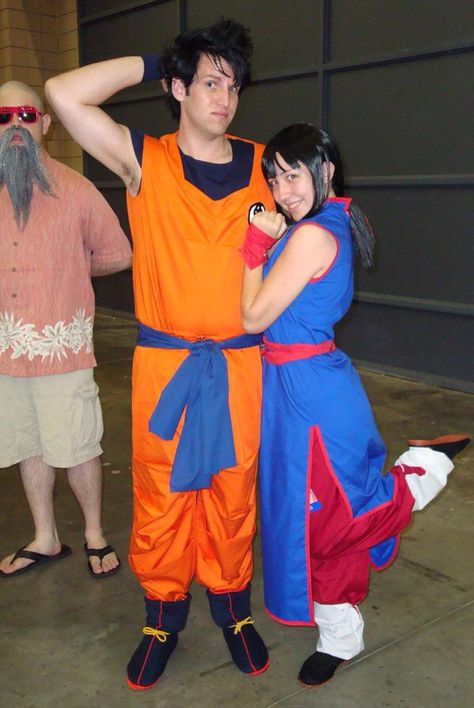 Cosplay Halloween Pick Up Lines, Goku Costume, Goku Cosplay, Couple Cosplay, Goku And Chichi, Baby Birthday Themes, Cute Couple Halloween Costumes, Angel Images, Couple Halloween