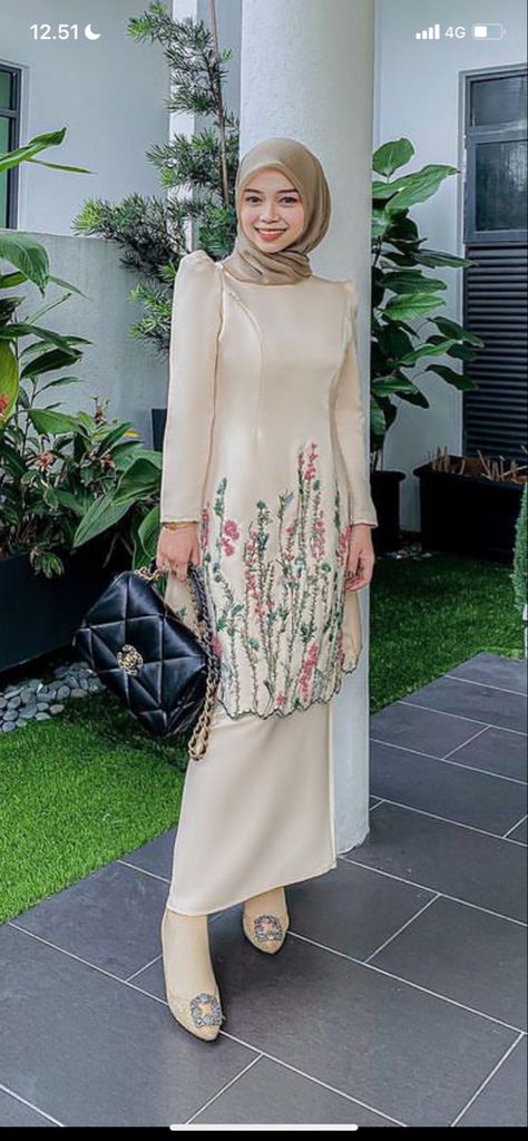 Dress Formal Hijab, Malaysian Dress Modern, Baju Kurung Moden Style 2024, Baju Kurung Modern Style, Baju Kurung Fashion Modern, Baju Kurung Outfit, Baju Raya Ideas Modern, Baju Kurung Wedding, Bridesmaid Melayu