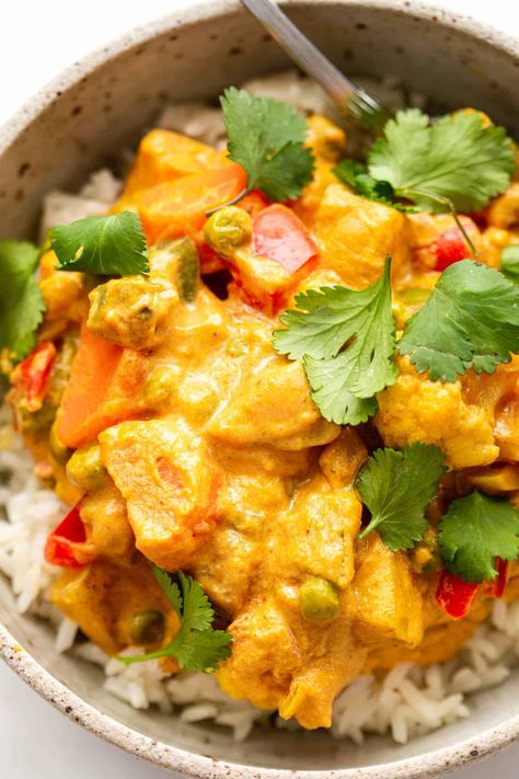 Vegetable Korma Recipe - Choosing Chia Veggie Korma, Vegetable Korma Recipe, Vegetarian Korma, Korma Sauce, Vegetable Korma, Homemade Cashew Milk, Korma Recipe, Vegetarian Entrees, Curry Dishes