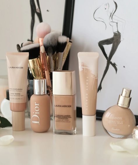 Best Foundations For Dry Skin | Naya Tilly | Professional Beauty Reviews    #dryskin #foundation #makeuptips #makeupreviews Foundation Aesthetic, Foundations For Dry Skin, Best Foundation For Dry Skin, Evening Eye Makeup, Makeup Tools Products, Eye Makeup Images, Foundation For Dry Skin, Best Foundations, Apply Foundation