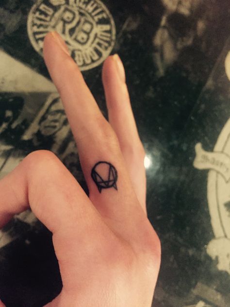 tiny OWSLA hand tattoo Slowthai Tattoo, Ofwgkta Tattoo, Tokio Hotel Tattoo Ideas, Dj Screw Tattoo, Dubstep Tattoo, Zillakami Tattoo Ideas, Dubstep, Jesus Fish Tattoo, Hand Tattoos