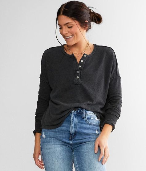 Green Henley Outfit Women, Henley Outfit Women's, Womens Henley Top Outfit, Henley Sweater Outfit, Henley Shirt Women Outfit, Henley Outfit, Henley Top Outfit, Henley Women, Summer Thrift