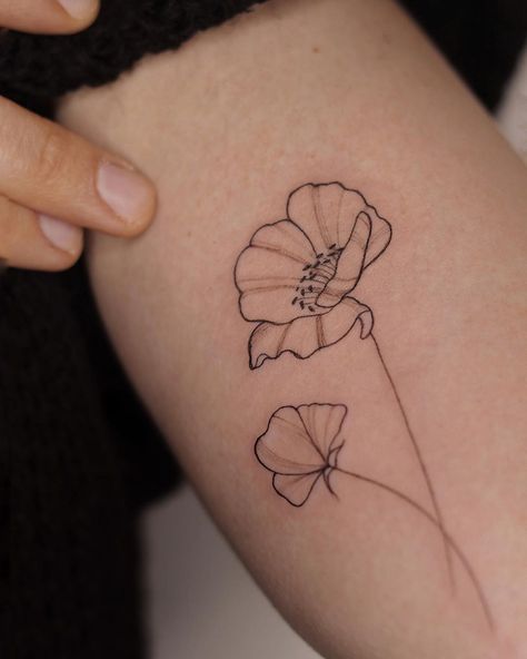 Mini Poppy Flower Tattoo, Two Poppies Tattoo, Poppy Head Tattoo, Chest Tattoo Female Upper, Poppy Tattoos, Chest Tattoo Drawings, Motherhood Tattoos, Fineline Tattoos, Poppy Flower Tattoo