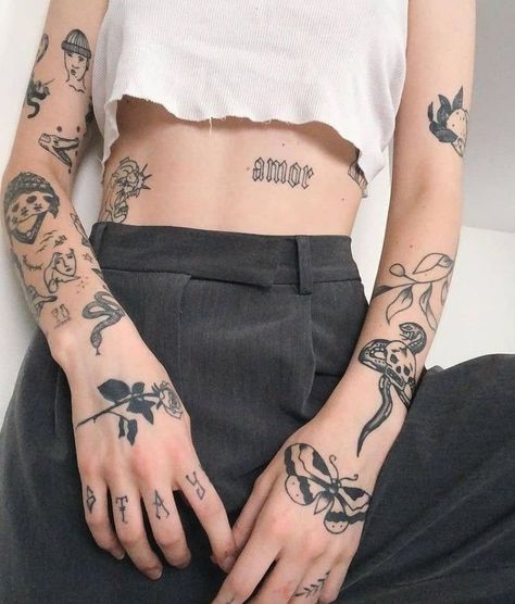 Many Tattoos, Grunge Tattoo, Inspiration Tattoos, Geniale Tattoos, Dainty Tattoos, Aesthetic Tattoo, Tattoo Life, Dope Tattoos, Simplistic Tattoos