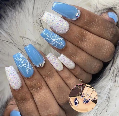 Blue And White Nails Christmas, Baby Blue Winter Nails Acrylic, Winter Nails Blue And White, Periwinkle Nails Designs, Blue Nails With Snowflakes, Blue And White Winter Nails, Blue And White Christmas Nails, Baby Blue Christmas Nails, Light Blue Christmas Nails