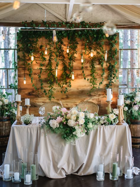 Backdrops For Wedding Head Table, Rustic Mr And Mrs Table, Rustic Wedding Head Table Decor, Wedding Sweetheart Table Backdrop, Pallet Backdrop Wedding, Diy Wedding Backdrops, Bridal Table Backdrop, Rustic Sweetheart Table, Head Table Wedding Backdrop