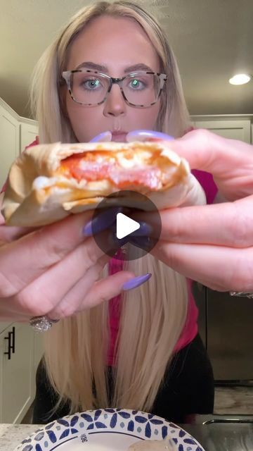 Keto Pizza On Low Carb Wrap, Golden Pizza, Keto Wraps, Pizza Craving, Low Carb Pizza Recipes, Pizza Wraps, Healthy Low Carb Snacks, Low Carb Wraps, Tortilla Wrap